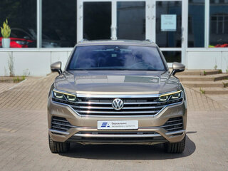2019 Volkswagen Touareg III, бежевый, 3399000 рублей, вид 2