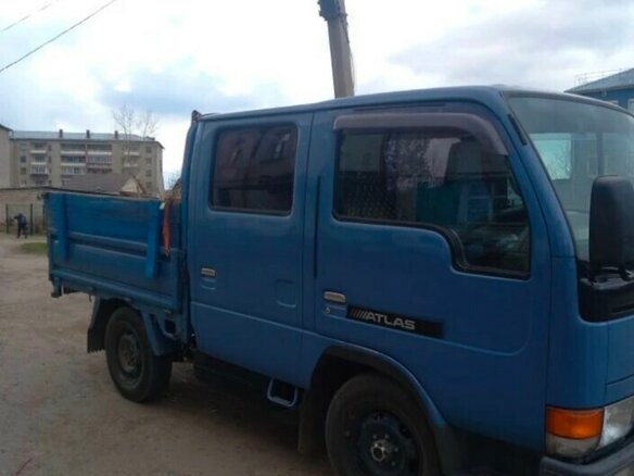 1991 Nissan Atlas, синий, 1500000 рублей - вид 1