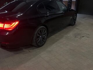 2012 BMW 7 серии Long 750Li xDrive V (F01/F02/F04), чёрный, 2000000 рублей, вид 4