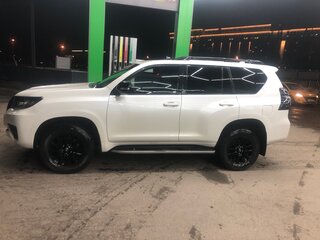 2021 Toyota Land Cruiser Prado 150 Series Рестайлинг 3, белый, 6650000 рублей, вид 3