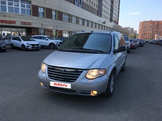 2005 Chrysler Town & Country IV Рестайлинг, серебристый, 845000 рублей, вид 2