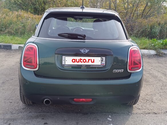 2018 Mini Hatch Cooper III (F55/F56) Рестайлинг, зелёный, 1550000 рублей - вид 2