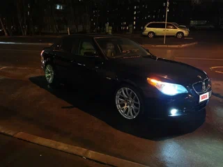 2003 BMW 5 серии 530i V (E60/E61), чёрный, 880000 рублей, вид 1