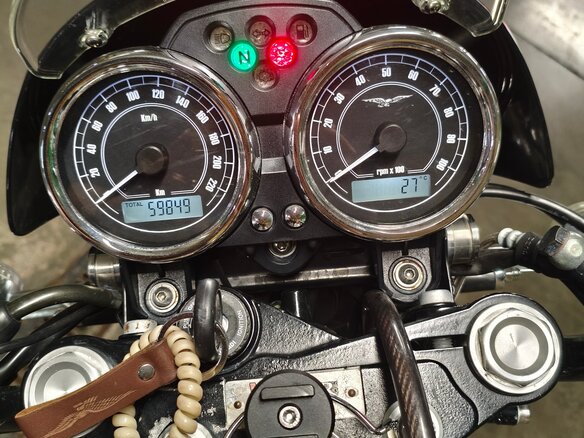 2012 Moto Guzzi V 7, серебристый, 400000 рублей - вид 5