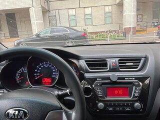 2016 Kia Rio III Рестайлинг, белый, 515000 рублей, вид 4