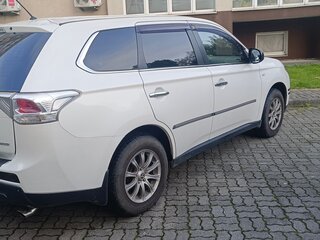 2014 Mitsubishi Outlander III Рестайлинг, белый, 1490000 рублей, вид 2
