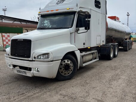1999 Freightliner FLC, белый, 1100000 рублей, вид 1