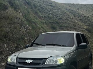 2013 Chevrolet Niva I Рестайлинг, коричневый, 550000 рублей, вид 3