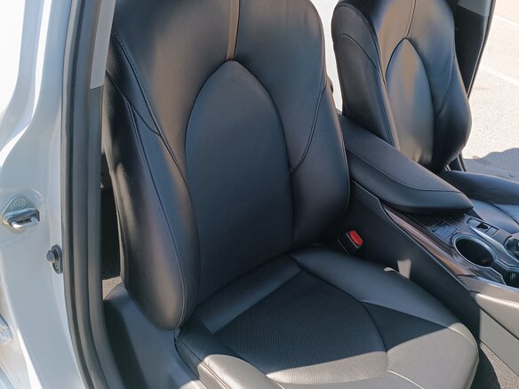 2020 Toyota Camry VIII (XV70), белый, 2499000 рублей - вид 30