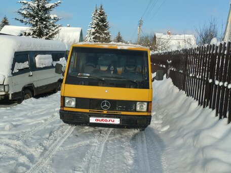 1989 Mercedes-Benz MB 100, жёлтый, 400000 рублей, вид 2