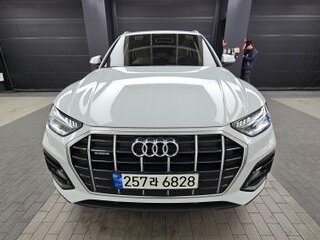 2023 Audi Q5 40 TDI II (FY) Рестайлинг, белый, 4856000 рублей, вид 3