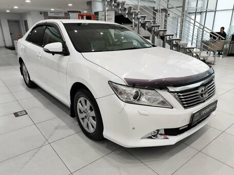 2013 Toyota Camry VII (XV50), белый, 950000 рублей, вид 3