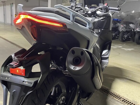 2025 Yamaha TMAX, серый, 1650000 рублей - вид 12