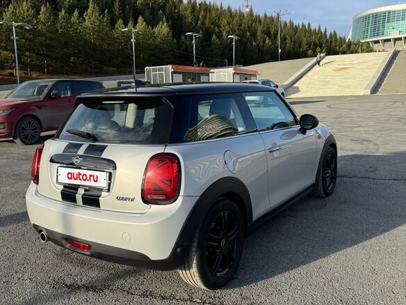 2018 Mini Hatch Cooper III (F55/F56) Рестайлинг, серебристый, 1799000 рублей - вид 4