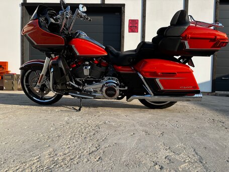 2022 Harley-Davidson CVO Road Glide Limited, оранжевый, 3000000 рублей, вид 4