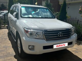 2012 Toyota Land Cruiser 200 Series Рестайлинг 1, белый, 3500000 рублей, вид 2