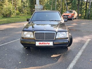 1993 Mercedes-Benz E-Класс 200 I (W124), чёрный, 500000 рублей, вид 1
