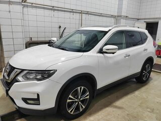 2020 Nissan X-Trail III Рестайлинг, белый, 2500000 рублей, вид 2