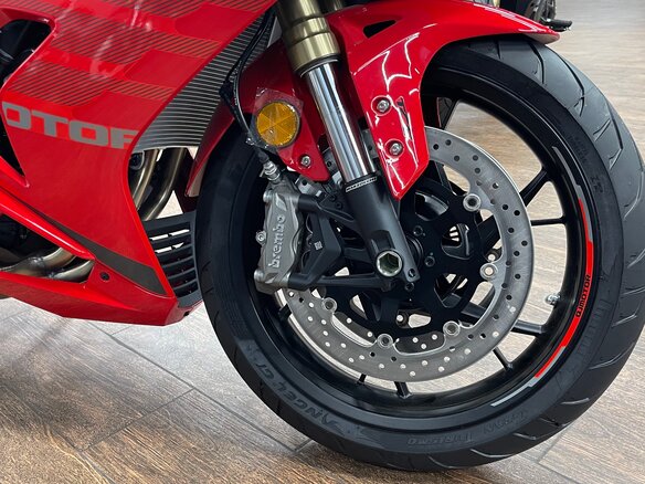 2026 QJMotor SRK 800 RR, красный, 859000 рублей - вид 15
