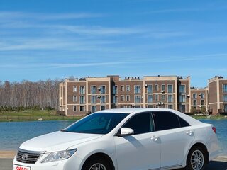 2012 Toyota Camry VII (XV50), белый, 1750000 рублей, вид 1