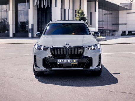 2025 BMW X5 M60i IV (G05/G18) Рестайлинг, серый, 17490000 рублей, вид 5