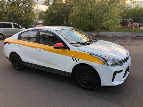 2019 Kia Rio IV, белый, 615000 рублей, вид 2