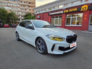 2019 BMW 1 серии M135i xDrive III (F40), белый, 2850000 рублей, вид 2