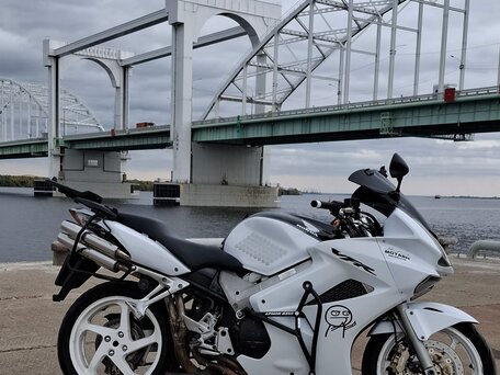 2004 Honda VFR 800, белый, 530000 рублей, вид 1