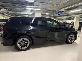 2022 BMW iX xDrive40 I (I20), чёрный, 6500000 рублей, вид 4