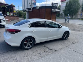 2017 Kia Cerato III Рестайлинг (Classic), белый, 900000 рублей, вид 5
