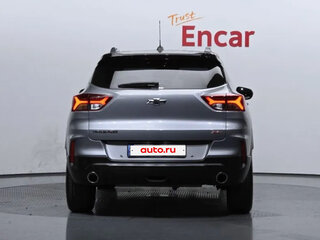 2022 Chevrolet TrailBlazer III, серебристый, 1500000 рублей, вид 4