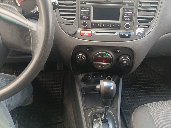 2009 Kia Rio II Рестайлинг, красный, 400000 рублей - вид 12