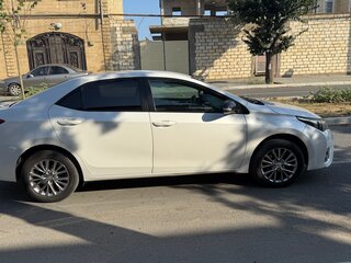 2013 Toyota Corolla XI (E160, E170, E180), белый, 1090000 рублей, вид 2