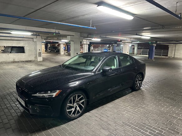 2020 Volvo S60 III, чёрный, 2360000 рублей