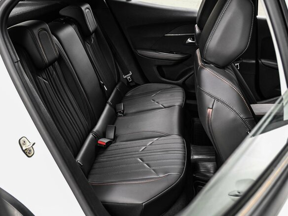 2021 Peugeot 2008 II, белый, 1829000 рублей - вид 9