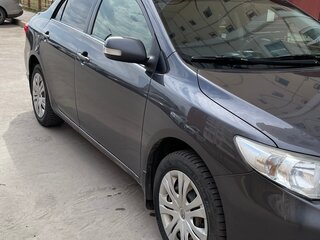 2013 Toyota Corolla X (E140, E150) Рестайлинг, серый, 900000 рублей, вид 4