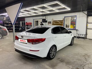 2015 Kia Rio III Рестайлинг, белый, 1350000 рублей, вид 5
