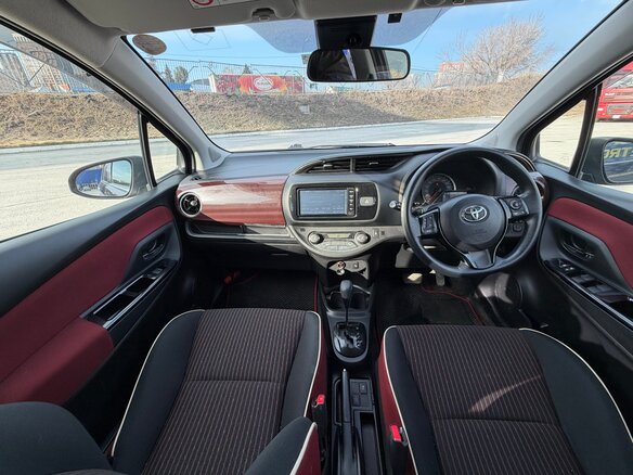 2017 Toyota Vitz III (XP130) Рестайлинг 2, фиолетовый - вид 7