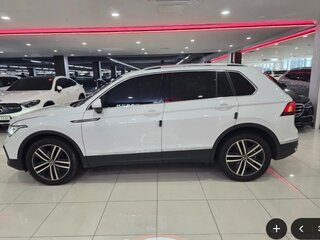 2022 Volkswagen Tiguan II Рестайлинг, белый, 2800000 рублей, вид 4
