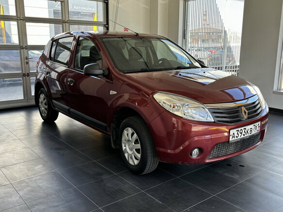2013 Renault Sandero I, красный, 400000 рублей