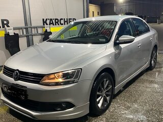 2014 Volkswagen Jetta VI Рестайлинг, серебристый, 1400000 рублей, вид 1