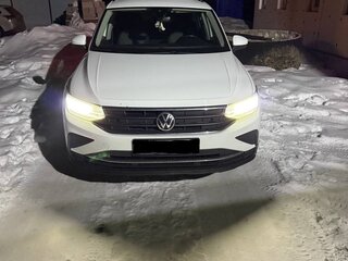 2021 Volkswagen Tiguan II Рестайлинг, белый, 2860000 рублей, вид 3