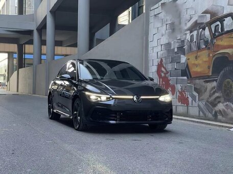 2022 Volkswagen Golf VIII, чёрный, 1884000 рублей, вид 3