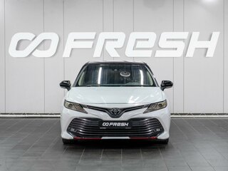 2020 Toyota Camry VIII (XV70), белый, 2299000 рублей, вид 3