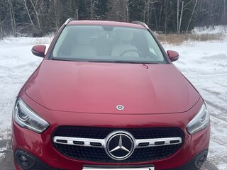 2020 Mercedes-Benz GLA 200 II (H247), красный, 3200000 рублей, вид 2