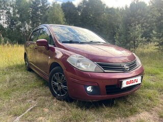 2010 Nissan Tiida I Рестайлинг, красный, 460000 рублей, вид 4