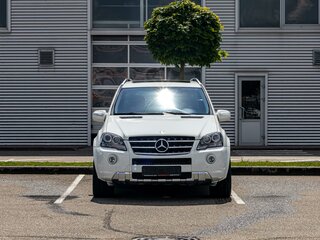 2010 Mercedes-Benz M-Класс AMG 63 AMG II (W164) Рестайлинг, белый, 2295000 рублей, вид 2