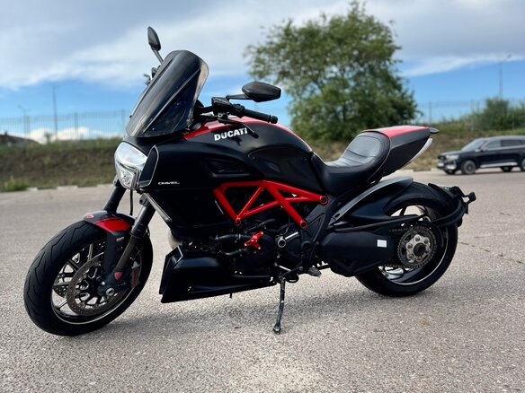 2015 Ducati Diavel Carbon, красный, 1280000 рублей