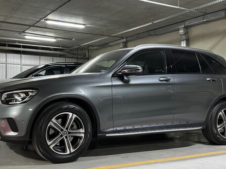 2021 Mercedes-Benz GLC 200 I (X253) Рестайлинг, серый, 4980000 рублей, вид 4
