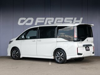 2017 Honda Stepwgn Spada V Рестайлинг, белый, 2120000 рублей, вид 2